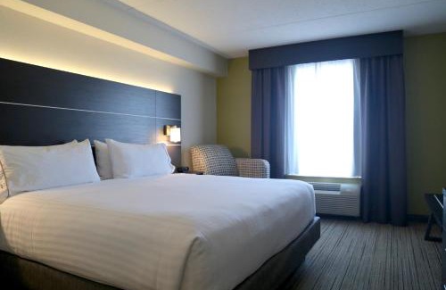 Airport Road Business Centre Hotel | Holiday Inn Express Brampton by IHG