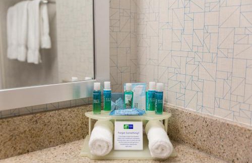 Airport Road Business Centre Hotel | Holiday Inn Express Brampton by IHG
