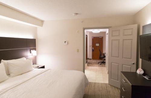Airport Road Business Centre Hotel | Holiday Inn Express Brampton by IHG