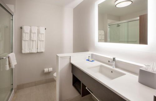 Saint Thomas Hotel | Holiday Inn Express & Suites St Thomas
