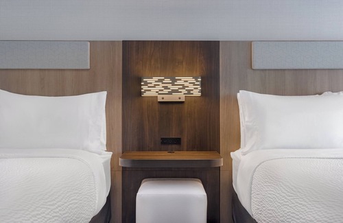 Saint Thomas Hotel | Holiday Inn Express & Suites St.Thomas by IHG