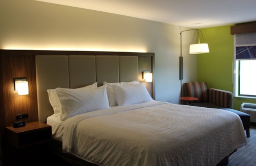 Forest City Hotel | Holiday Inn Express Forest City by IHG