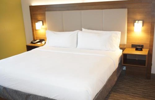Fremont Hotel | Holiday Inn Express Fremont - Milpitas Central by IHG