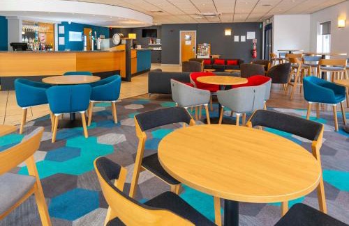 Quedgeley Hotel | Holiday Inn Express Gloucester - South by IHG