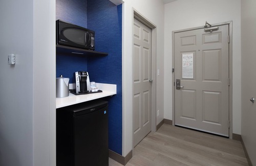 Grandville Hotel | Holiday Inn Express Grand Rapids SW by IHG