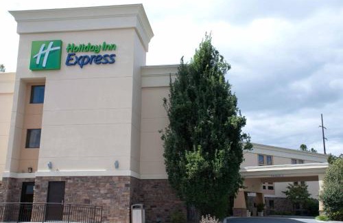 Hummelstown Hotel | Holiday Inn Express Hershey-Harrisburg Area by IHG