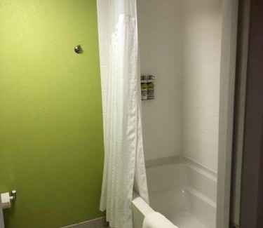 Hickory Hotel | Holiday Inn Express Hickory - Hickory Mart by IHG