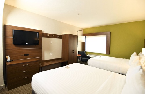 Gypsum Hotel | Holiday Inn Express Hotel & Stes Port Clinton-Catawba Island by IHG