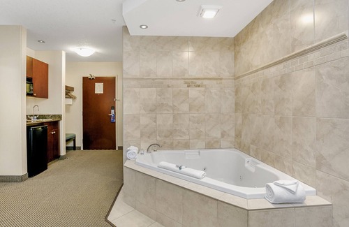 Whitecourt Hotel | Holiday Inn Express Hotel & Suites WHITECOURT by IHG
