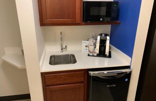 Downtown Minneapolis Hotel | Holiday Inn Express Hotel & Suites Minneapolis-Downtown Convention Center by IHG
