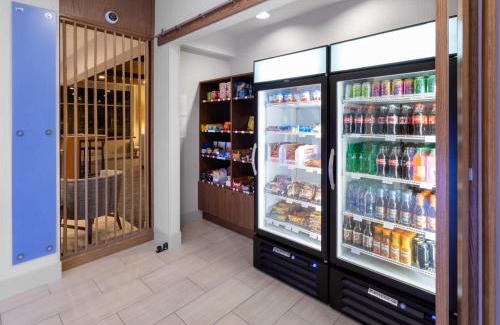 Downtown Minneapolis Hotel | Holiday Inn Express Hotel & Suites Minneapolis-Downtown Convention Center by IHG