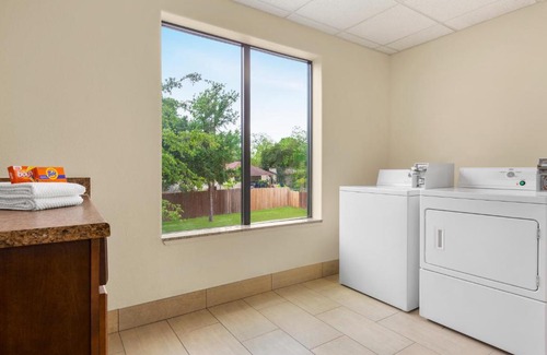 San Antonio Hotel | Holiday Inn Express Hotel & Suites San Antonio NW-Medical Area by IHG