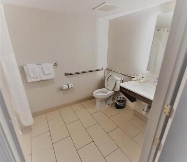 North Raleigh Hotel | Holiday Inn Express Hotel & Suites Raleigh North - Wake Forest by IHG