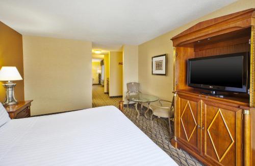 Belleville Hotel | Holiday Inn Express Hotel & Suites - Belleville Area by IHG