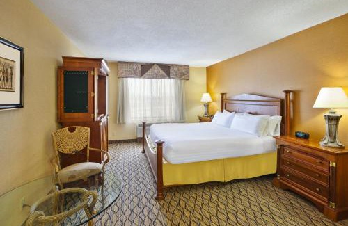 Belleville Hotel | Holiday Inn Express Hotel & Suites - Belleville Area by IHG