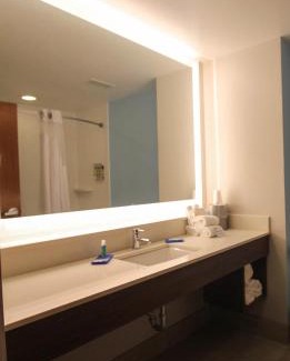 North Charleston Hotel | Holiday Inn Express Hotel & Suites Charleston - North by IHG