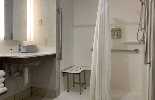 Reno Hotel | Holiday Inn Express Hotel & Suites Franklin-Oil City by IHG