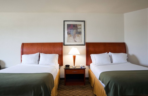 Fairfield Hotel | Holiday Inn Express Hotel & Suites Fairfield - North by IHG