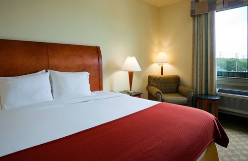 Fairfield Hotel | Holiday Inn Express Hotel & Suites Fairfield - North by IHG