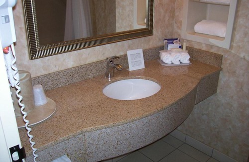 Kannapolis Hotel | Holiday Inn Express Hotel & Suites - Concord by IHG