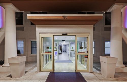 Lewisville Hotel | Holiday Inn Express Hotel & Suites Dallas Lewisville by IHG