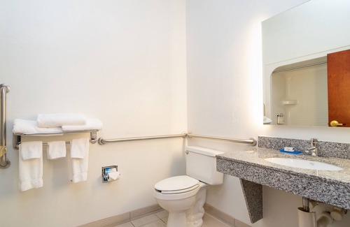 Bedford Hotel | Holiday Inn Express Hotel & Suites Bedford by IHG