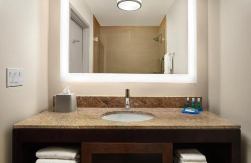 Belmont Hotel | Holiday Inn Express Hotel & Suites Belmont by IHG