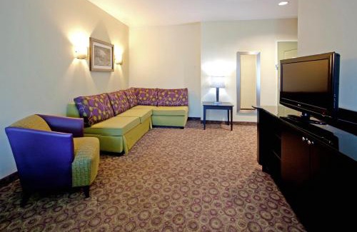 Clemson Hotel | Holiday Inn Express Hotel & Suites Clemson - University Area by IHG