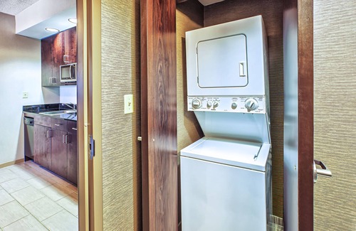 Dayton Hotel | Holiday Inn Express Hotel & Suites Dayton South - I-675 by IHG