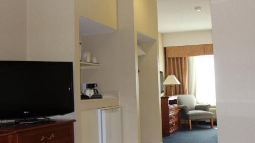 Barrie Hotel | Holiday Inn Express Hotel & Suites Barrie by IHG