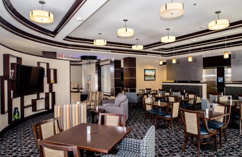 Gateway Hotel | Holiday Inn Express Hotel & Suites Austin NW - Arboretum Area by IHG