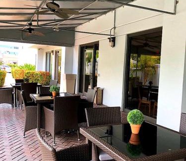 Hialeah Hotel | Holiday Inn Express Hotel & Suites Miami - Hialeah by IHG