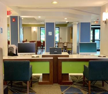 Hialeah Hotel | Holiday Inn Express Hotel & Suites Miami - Hialeah by IHG