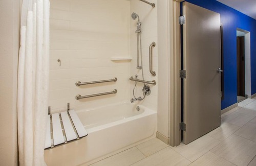 Hudson Hotel | Holiday Inn Express Hotel & Suites Boston - Marlboro by IHG