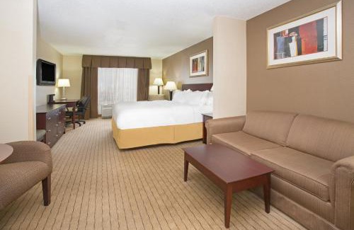 Minot Hotel | Holiday Inn Express Hotel & Suites Minot South by IHG