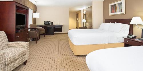 Minot Hotel | Holiday Inn Express Hotel & Suites Minot South by IHG