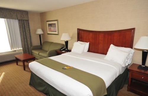 Champaign Hotel | Holiday Inn Express Hotel & Suites Urbana-Champaign-U of I Area by IHG