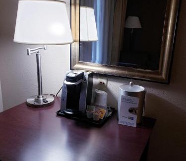 Concordia Hotel | Holiday Inn Express Hotel & Suites Concordia US 81 by IHG