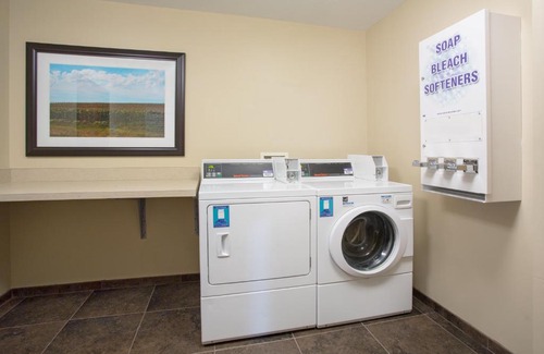 Concordia Hotel | Holiday Inn Express Hotel & Suites Concordia US 81 by IHG