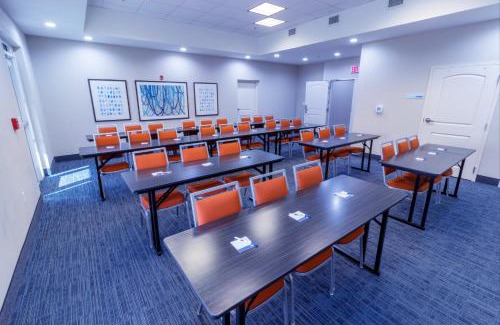 Crestview Hotel | Holiday Inn Express Hotel & Suites Crestview South I-10 by IHG