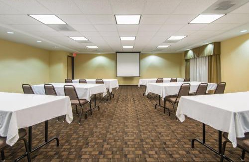 El Dorado Hotel | Holiday Inn Express Hotel & Suites El Dorado by IHG