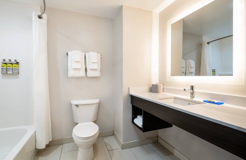 Florence Hotel | Holiday Inn Express Hotel & Suites Florence I-95 at Hwy 327 by IHG