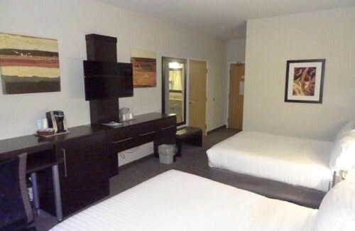 Groveport Hotel | Holiday Inn Express Hotel & Suites Columbus Southeast Groveport by IHG