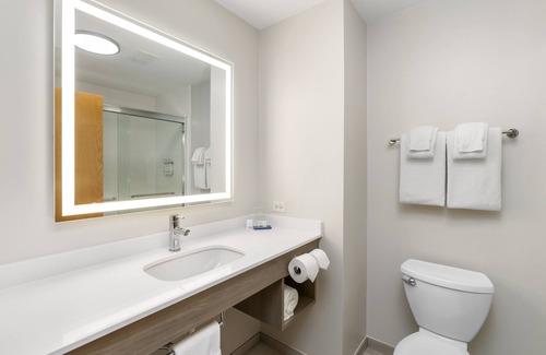 Peru Hotel | Holiday Inn Express Hotel & Suites Peru - Lasalle Area by IHG