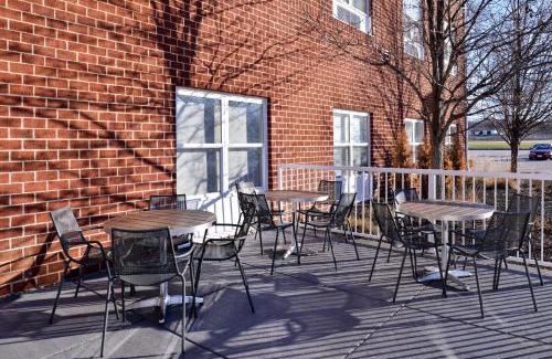 O'Fallon Hotel | Holiday Inn Express Hotel & Suites St. Louis West-O'Fallon by IHG