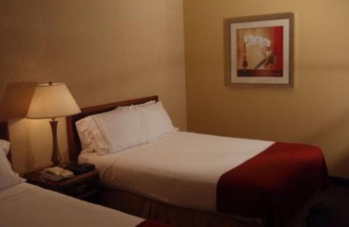 Oak Grove Hotel | Holiday Inn Express Hotel Fort Campbell-Oak Grove by IHG