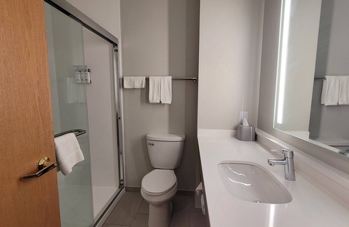 Plymouth Hotel | Holiday Inn Express Hotel & Suites Plymouth by IHG