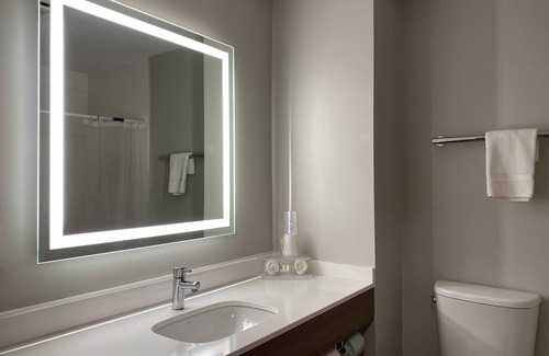 Plymouth Hotel | Holiday Inn Express Hotel & Suites Plymouth by IHG
