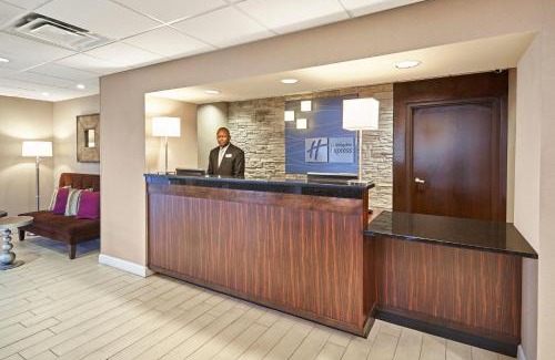 Coliseum Central Hotel | Holiday Inn Express Hotels- Hampton by IHG