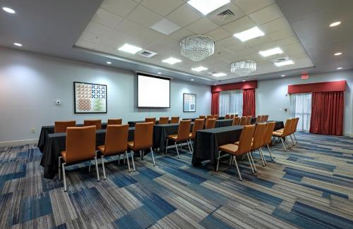 Southwest Orlando Hotel | Holiday Inn Express-International Drive by IHG